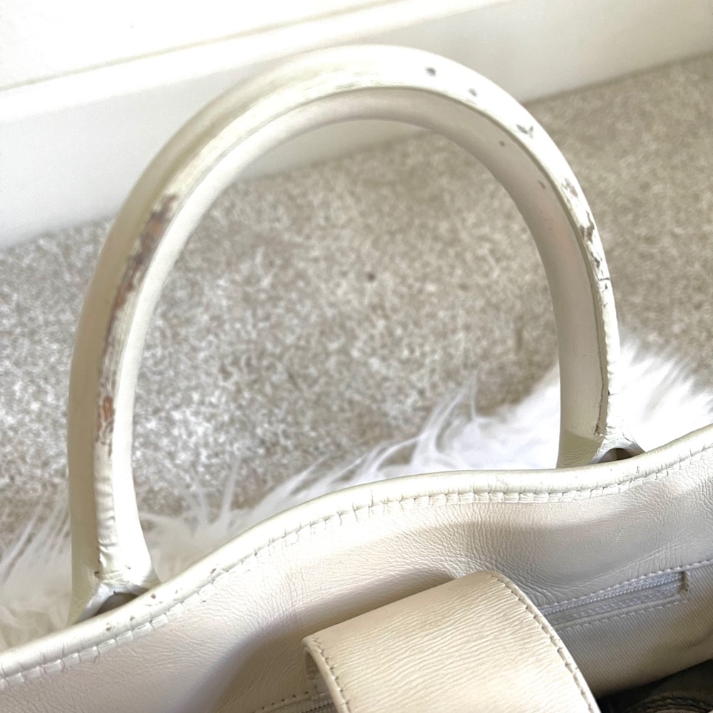 [ SOLD ] CHANEL White Mesh Handbag Tote - Picture 4 of 12